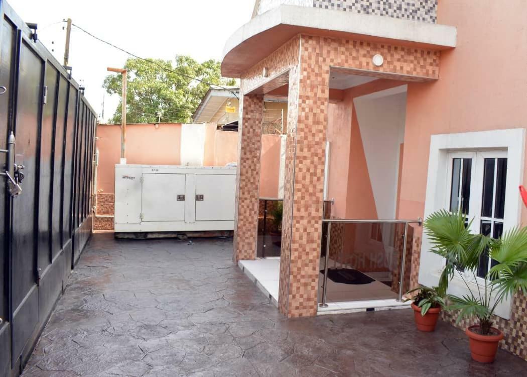 Rush Hotel & Apartments Lagos Extérieur photo
